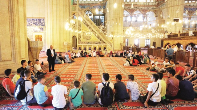 Yunanistan'ın Gümülcine ve İskeçe şehirlerinden gelen 63 müslüman öğrenci, Edirne’de Kur-an'ı Kerim ve dini bilgiler eğitimi alacak. 
