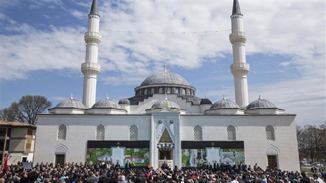 أتباع "غولن" الإرهابية يطلقون حملة أكاذيب تستهدف مساجد تركيا بأمريكا