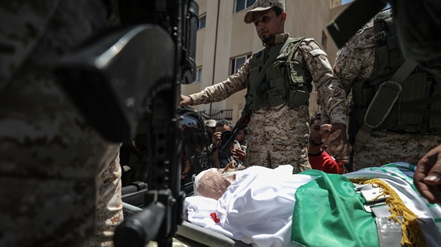 تشييع جثمان فلسطيني استشهد جرّاء القصف الإسرائيلي على غزة