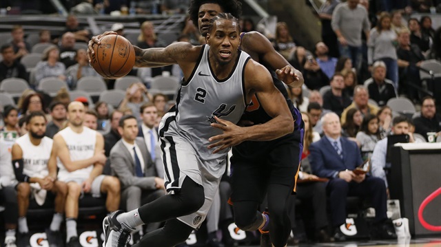 San Antonio, TX, USA; San Antonio Spurs small forward Kawhi Leonard (2) moves to the basket past Phoenix Suns small forward Josh Jackson (20) during the second half at AT&T Center. 
