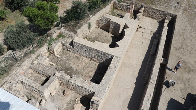 Yetkililer, mozaikli villanın bulunduğu antik kentte mahalle de olduğunu belirtti.