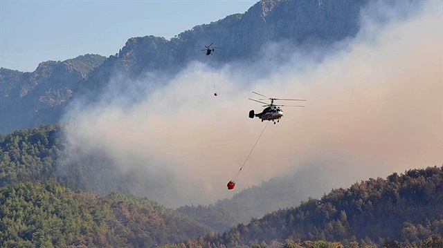 Antalya'daki orman yangınına ekipler müdahale ediyor. 