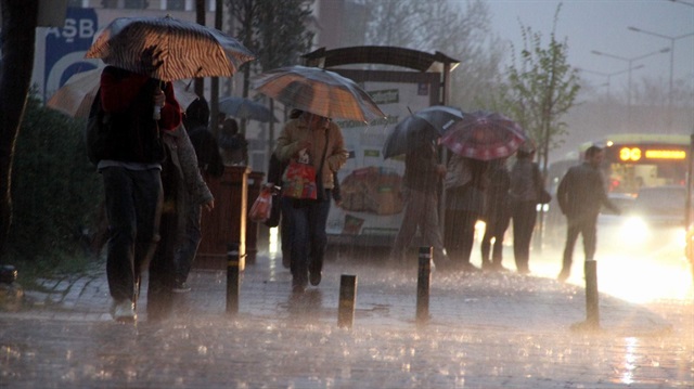İstanbul'da aşırı sıcakların ardından sağanak yağış bekleniyor. 
