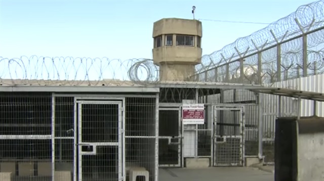  معتقلين فلسطينيين يواصلون الاضراب عن الطعام بسجون إسرائيل 