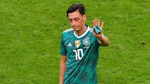 اللاعب الألماني التركي "أوزيل" يفاجئ الجميع بقرار اعتزاله