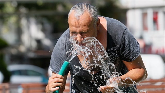 Meteoroloji, İstanbul'da yaşayan vatandaşları aşırı sıcaklar konusunda uyardı.