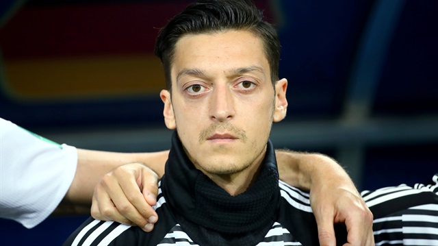 Alman basınında Mesut Özil'in kararı büyük yankı  buldu. 

