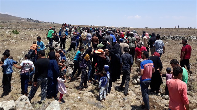 Syrians, fled from their hometowns, close to Israeli border

