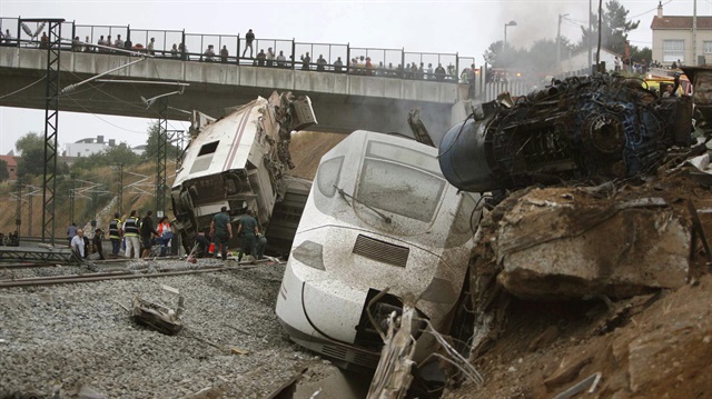 İspanya’da korkunç hızlı tren kazası: Santiago de Compostela