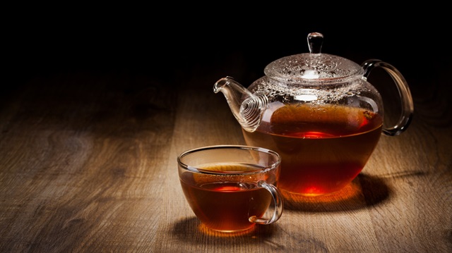 Uzmanlar sıcak çayın yemek borusu astarını yakarak ilerleyen zamanlarda kansere neden olduğunu söyledi.
