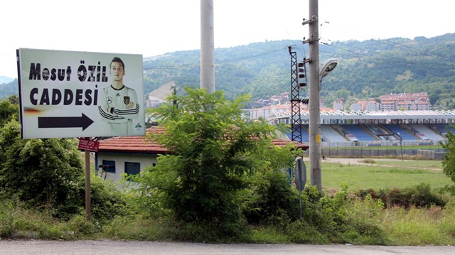 Mesut Özil'in memleketi Devrek'te, oyuncunun adı caddeye verilmişti.