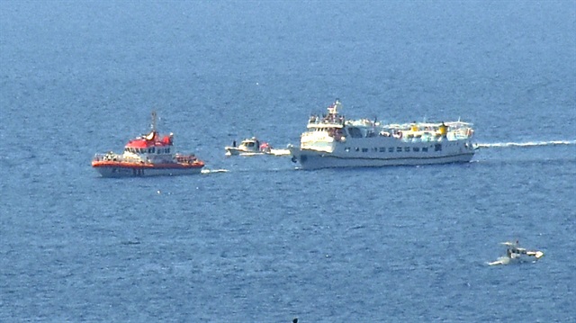 İstanköy Adası-Bodrum seferinde arızalanan Yunanistan bayraklı yolcu feribotu, Kıyı Emniyeti Genel Müdürlüğüne ait kurtarma botuyla Bodrum Limanı'na getirildi.
