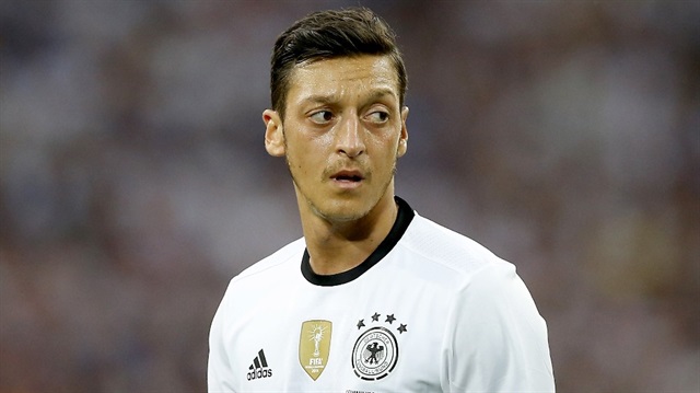 Mesut Özil, Almanya Milli Takımı ile Dünya Kupası kazanma başarısı göstermişti. 
