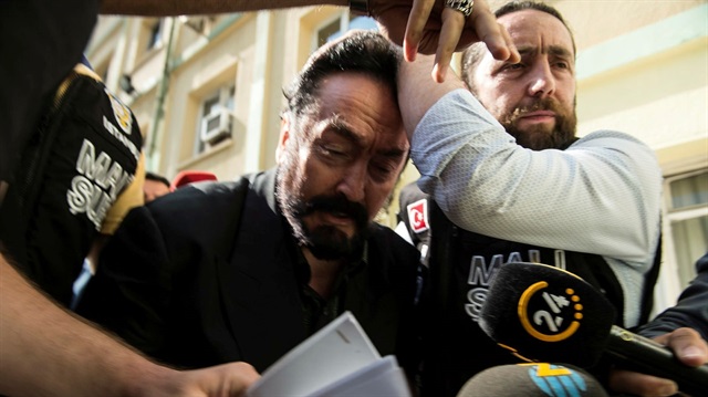 Adnan Oktar, Emniyet güçlerinin operasyonuyla gözaltına alınmış ve çıkarıldığı mahkemece tutuklanmıştı.