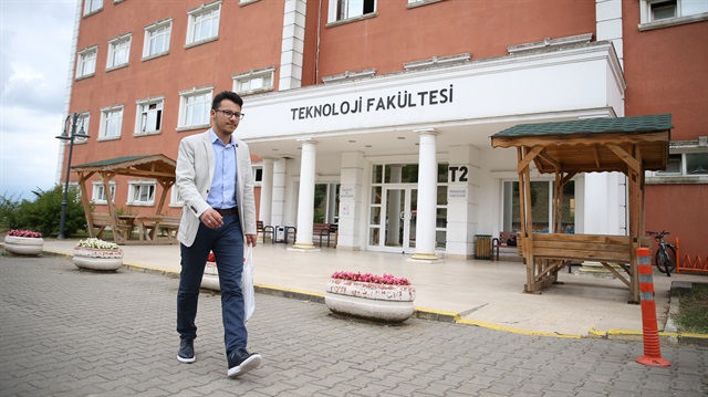 السوري "الأبرش".. أول أجنبي يحرز المرتبة الأولى في جامعة صقاريا التركية