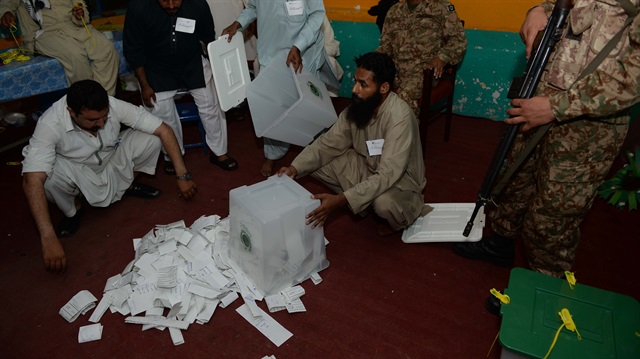 Pakistan genelinde seçimler yapıldı