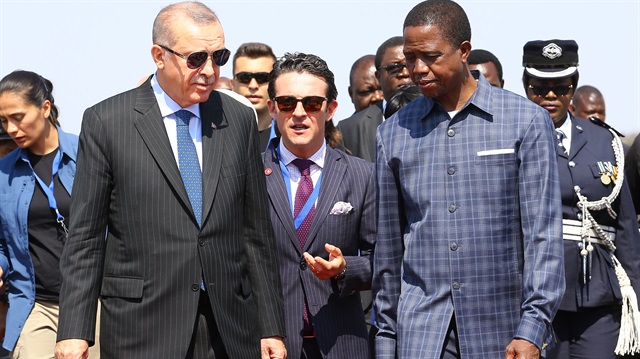 Başkan Erdoğan'ı Zambiya Cumhurbaşkanı Lungu ve eşi Esther Lungu karşıladı.