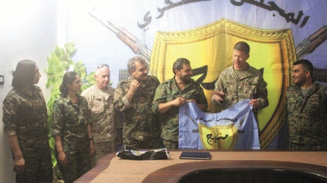 ABD’li generaller, PKK’nın sözde Münbiç sorumlusu Şirvan Derviş ve diğer teröristlerle buluştu.