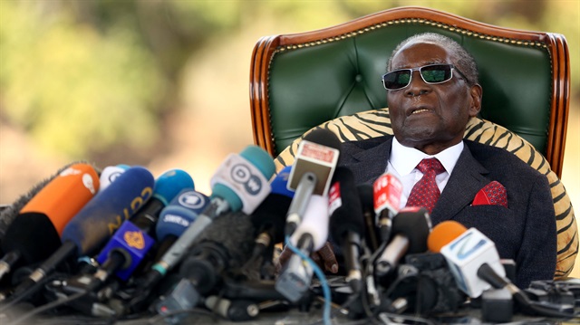 Robert Mugabe, Zimbabve'nin bağımsızlığını kazanması sonrası 1980 yılında düzenlenen genel seçimlerde başbakanlık koltuğuna oturmuş, ardından düzenlenen tüm devlet başkanlığı seçimlerini de kazanmıştı.