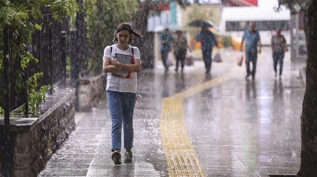Meteorolojiden bazı illere sağanak yağış uyarısı yapıldı. 