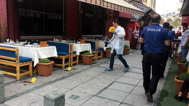 Motosiklet ile gürültü yapanları uyaran restoran çalışanına saldırı