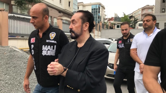 Adnan Oktar, yapılan operasyonla yakalanarak cezaevine gönderildi.
