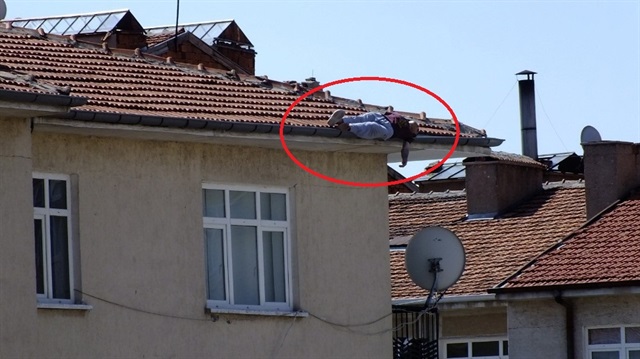 Kırşehir'de bir tuhaf olay: Çatıda uyurken düştü!