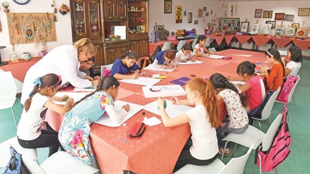 Altındağ Gençlik Merkezi ve Sokakta Çalışan Çocuklar Merkezi'nde bugüne kadar 3 bin 800 mülteci çocuğa Türkçe kursu verildi. 