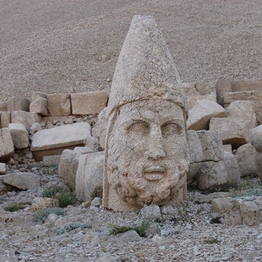 Storied Mt. Nemrut draws global tourists to SE Turkey