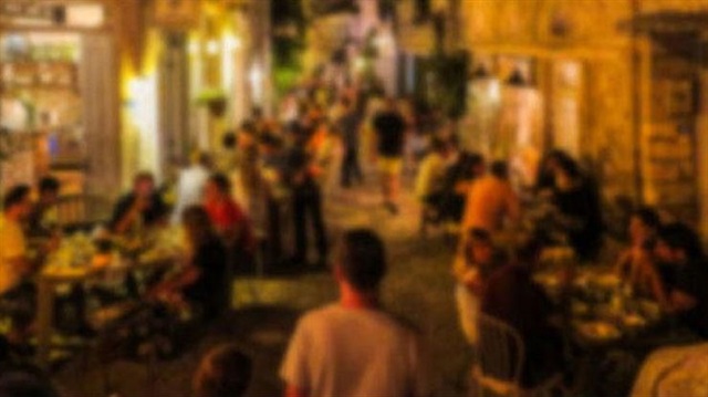 İzmir Alaçatı'da isyan ettiren "müzik ücreti"
