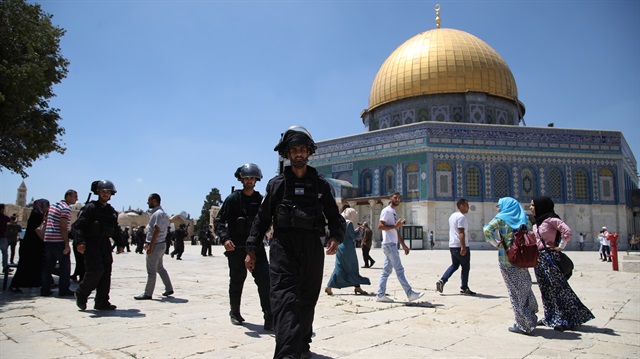 Israeli forces storm J'lem's Aqsa, injuring worshipers

