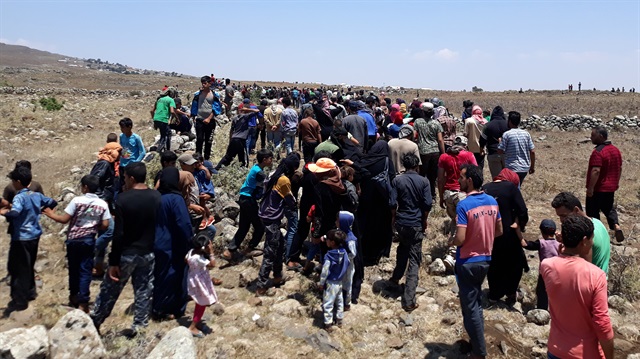 Syrians, fled from their hometowns, close to Israeli border

