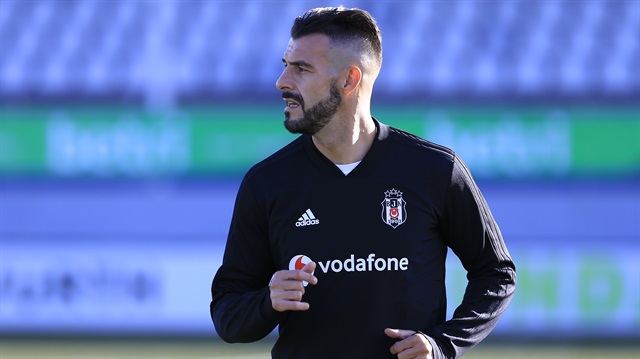 Negredo geçen sezon Beşiktaş formasıyla çıktığı 43 resmi maçta 15 gol atarken 9 da asist kaydetti.