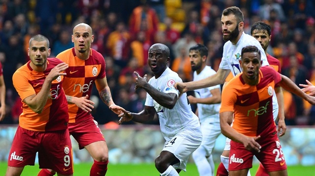 Süper Kupa'da Galatasaray ile Akhisarspor karşı karşıya geliyor. 