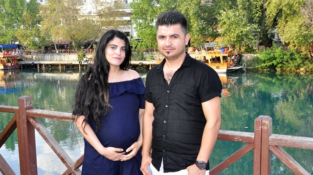 Antalya'da doğum fotoğrafı çektirmek isteyen çift silahla alıkonulduğunu iddia etti.