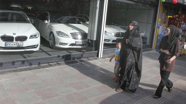 İran'da Mercedes satış bayi