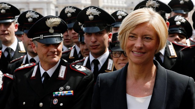 وزيرة الدفاع الإيطالية  إليزابيتا ترينتا