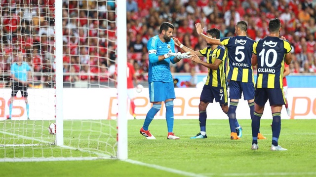 Fenerbahçe, Portekiz ekibi Benfica'ya deplasmanda 1-0 mağlup oldu.