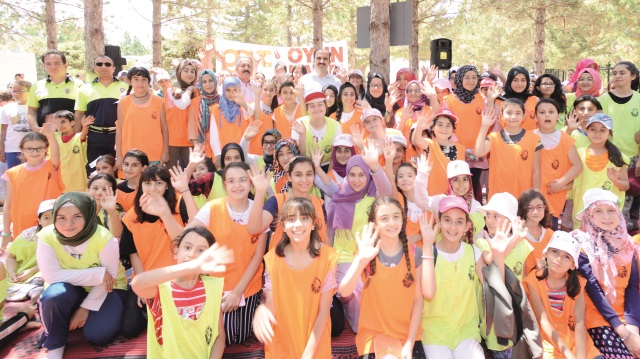 ​Konya Büyükşehir Belediyesi, yaz döneminde hayata geçirdiği Güle Oynaya Camiye Gel, Yüzme Bilmeyen Çocuk Kalmasın, GENÇ KOMEK ve Bilgehane Yaz Okulları ve Çocuk Festivali ile Konyalı çocukların mutluluğuna ortak oluyor. 