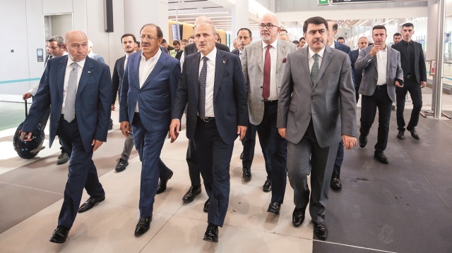 ​Ulaştırma ve Altyapı Bakanı Mehmet Cahit Turhan, İstanbul Yeni Havalimanı'nı ziyaret ederek incelemelerde bulundu. 