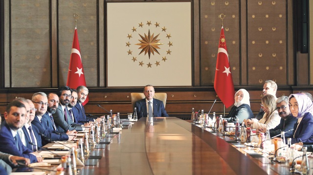 MÜSİAD Genel Başkanı Abdurrahman Kaan, beraberindeki heyeti ile Cumhurbaşkanı Recep Tayyip Erdoğan’ı ziyaret etti. 