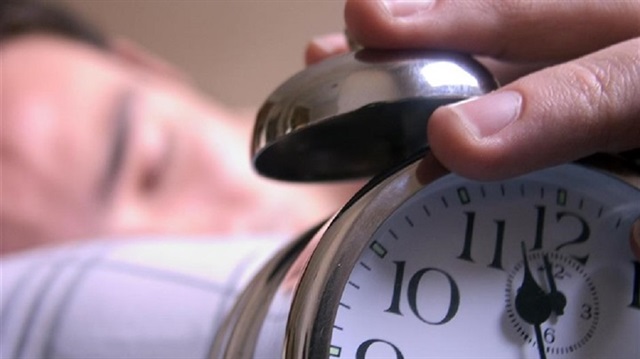 دراسة: النوم 10 ساعات بالليل يزيد خطر الإصابة بسكتة دماغية
