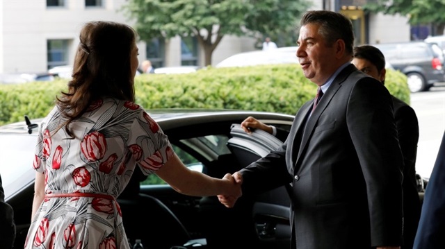 نائب وزير الخارجية جون سوليفان في استقبال الوفد التركي