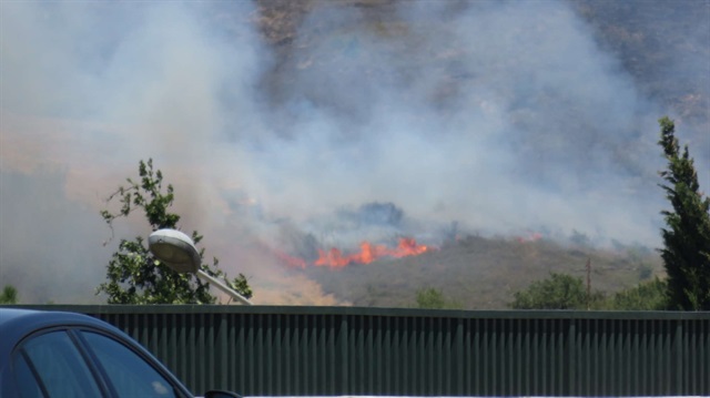 Tuzla Piyade Okulu'nun içindeki ağaçlık alanda yangın çıktı. 