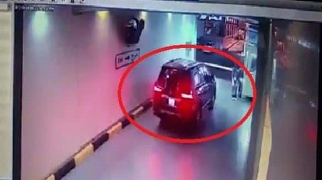 شاهد: لحظة سرقة سيارة من داخل وكالة سيارات بالكويت
