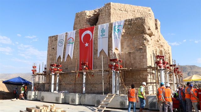 Tarihi Artuklu Hamamı yerine indirildi.
