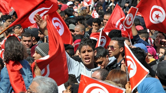 مظاهرة بالألاف في العاصمة التونسية