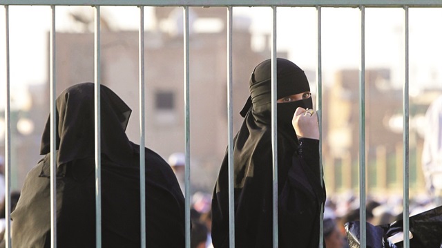 Suudi Arabistan’da onlarca kadın aktivist tutuklandı. İnsan hakları savunucuları, kadın aktivistler tutuklanırken reformlardan bahsetmenin ironik olduğunu dile getiriyorlar.  