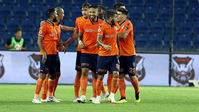 Başakşehir, yeni sezonun ilk maçında Trabzonspor'u 2-0 mağlup etti.