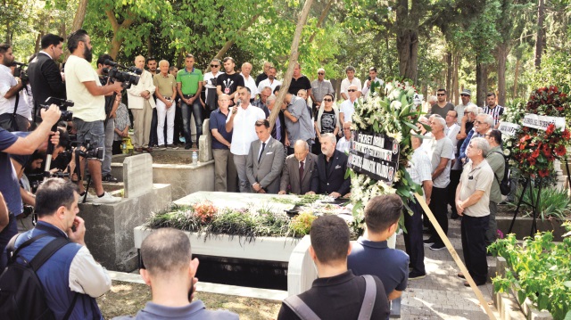 ​​Beşiktaş Kulübü Onursal Başkanı Süleyman Seba, vefatının 4. yılında kabri başında anıldı. 